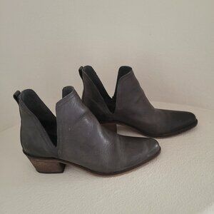 OVERLAND LEATHER WOMEN’S ANKLE BOOT  Size 8